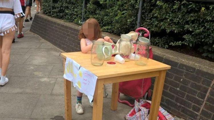 Limonata standı açtığı için 150 sterlin ceza kesilen 5 yaşındaki kıza onlarca iş teklifi geldi