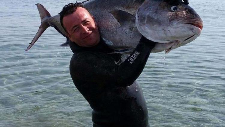 50 kiloluk dev balığı zıpkınla yakaladı