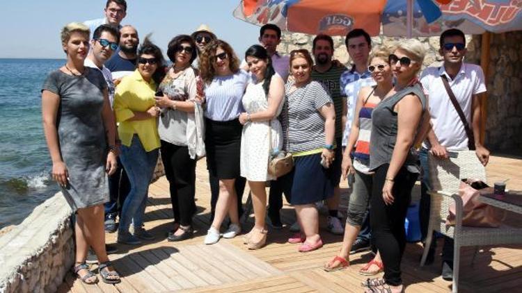 İranlı turistlerden Van Gölünde tekne partisi