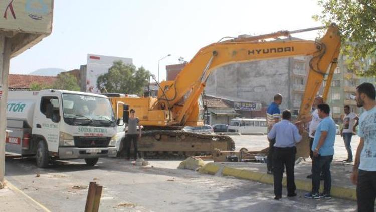 Sökede çay üstü otoparkına kepçe vuruldu