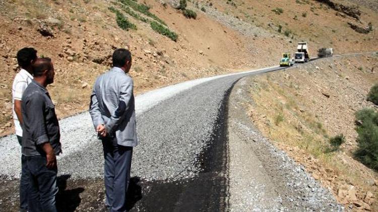 Bahçesarayda 7 Mahalle yolu asfaltlandı