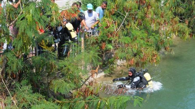Mahalle halkı ve ekipler sulama kanalında kaybolan çocuğu bulmak için seferber oldu
