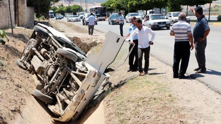 Gaziantepte minibüs devrildi: 7 yaralı