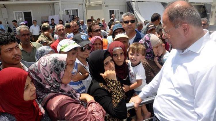 Başbakan Yardımcısı Akdağdan Türkmenlerin konteynır kentini inceledi