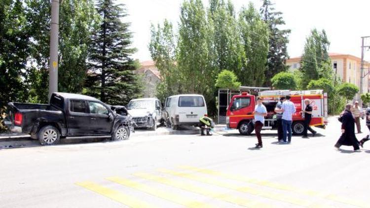 Kazada yaralanan sürücü sağlık ekibine saldırdı