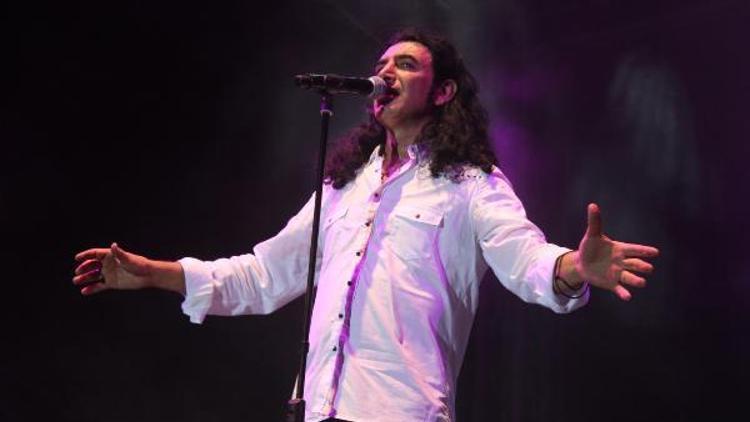 Murat Kekilli, Kocaeli Fuarında konser verdi