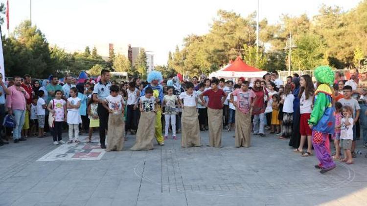 Mardinli çocuklar oyun karavanı projesi ile buluştu