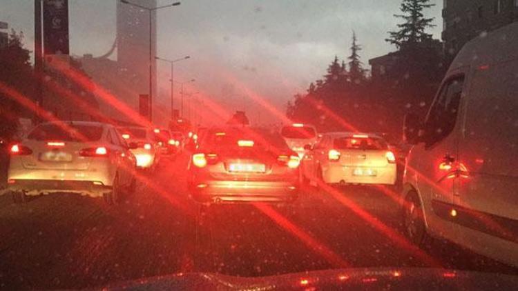İstanbulda trafik durdu