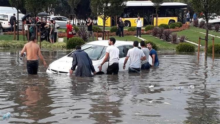 Yağış ne kadar sürecek İstanbullulara önemli uyarı