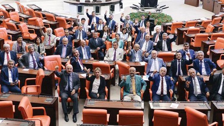 CHP Meclis’te sabahladı
