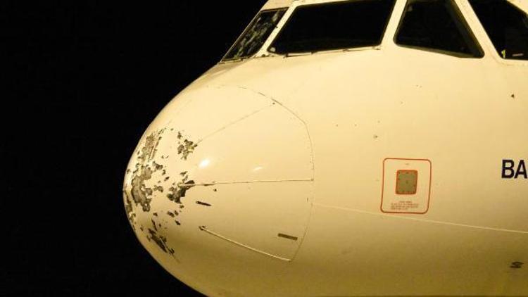 İstanbul semalarında dolu nedeniyle kokpit camı çatlayan yolcu uçağı Çanakkaleye indi