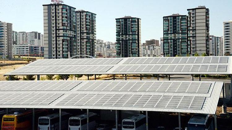 Türkiyenin ilk güneş enerjili otogarı artık Diyarbakırda