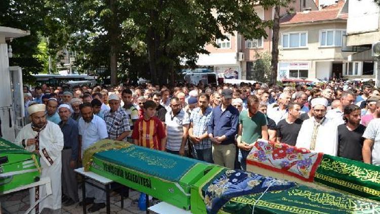 İznik Gölü’nde boğulan 4 kişi gözyaşlarıyla toprağa verildi