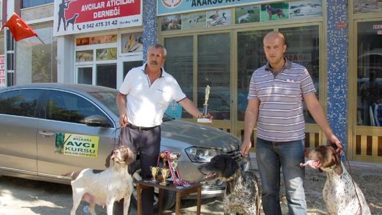 Malkaralı köpek yetiştiricisi Ozan Bora, Türkiye birincisi oldu