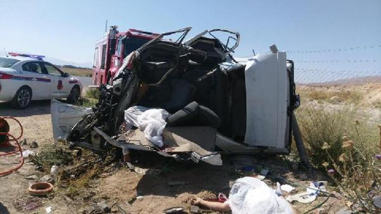 Taziye dönüşü kaza: 4 ölü, 3 yaralı