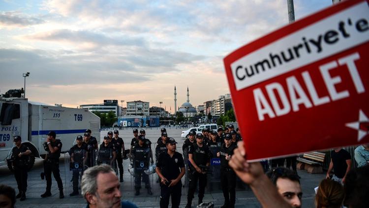 CHPden Cumhuriyet kararına sert tepki