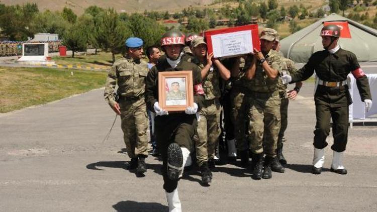 Hakkaride şehit olan sözleşmeli er Semih Akyıldız için tören