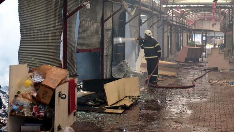 Antalya Festival Çarşısındaki yangında 100 işyeri kül oldu (2) - yeniden