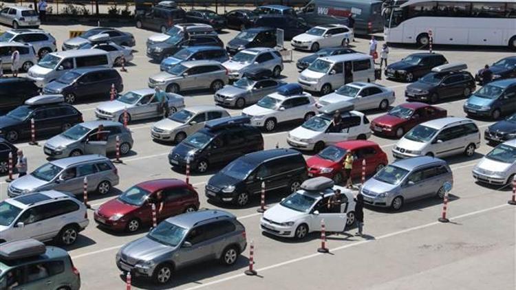 Kapıkulede 20 kilometre TIR kuyruğu ve gurbetçi yoğunluğu