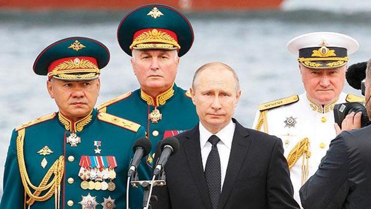 Putin’den ‘güçlü donanma’ mesajı