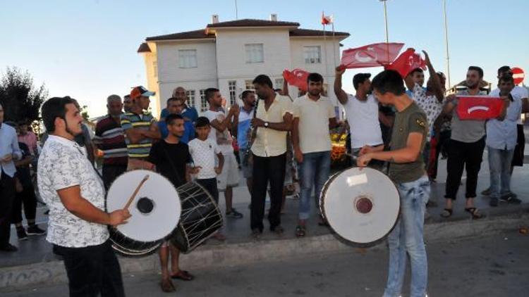 Yalovalı Roman vatandaşı şampiyon sporcuya davul-zurnalı karşılama