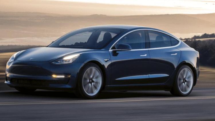 Tesla Model 3ün ilk serisi yollara düştü