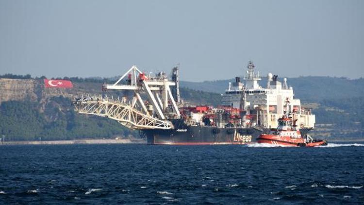 Türk Akımı inşaatında çalışan gemi Çanakkale Boğazından geçti