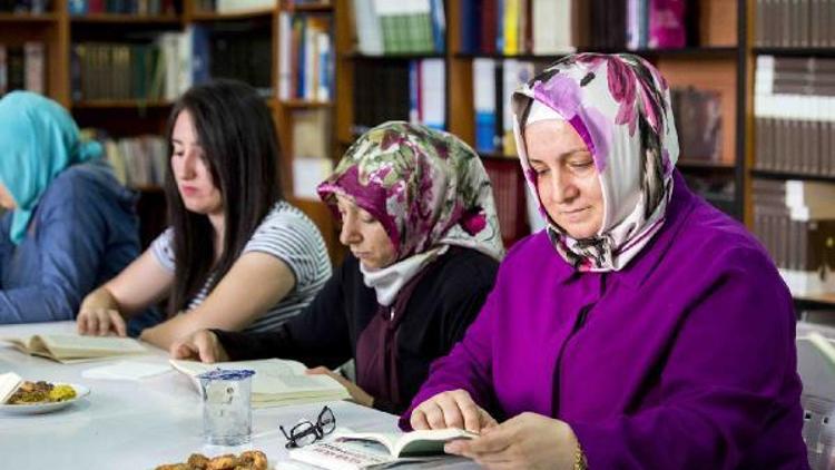 Altın gününe değil, kitap günlerine giderek hayatlarını değiştirdiler