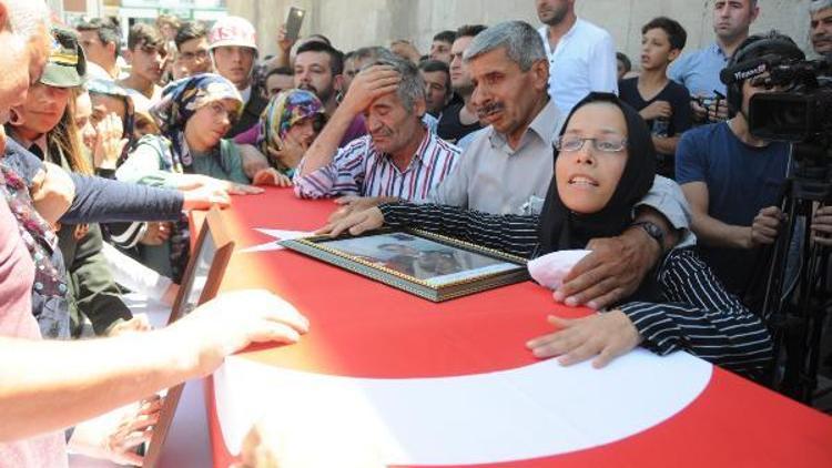 Şehit Uzman Çavuş Sakalı 15 bin kişi son yolculuğuna uğurladı