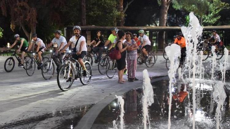 Bornova’da pedallar temizlik için çevriliyor