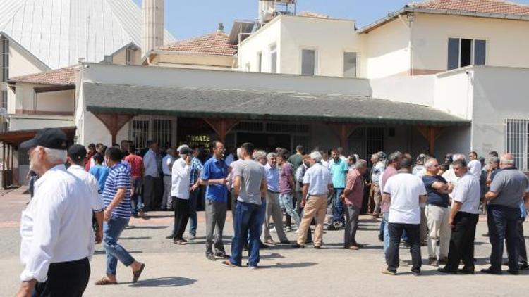 Tatil dönüşü kazada ölen 6 kişilik gurbetçi ailenin cenazeleri Gaziantepe getirildi