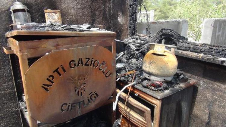 Eski İçişleri Bakanı Gazioğlunun kardeşi yangında öldü (2)