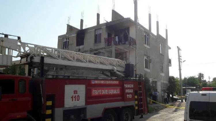 Silifkede iki katlı binada yangın; 2 çocuk öldü