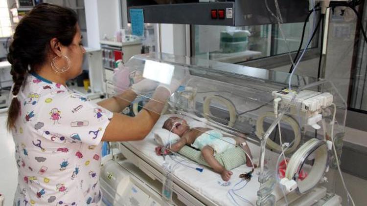Karnındayken annesi öldürülen Kartal bebek, 50 gündür yoğun bakımda