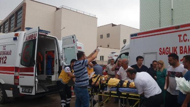 Seydişehirdeki iki ayrı kazada 12 kişi yaralandı