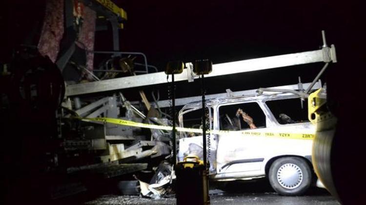Manisada trafiğe kapalı yolda kaza: 3 kişi yanarak öldü