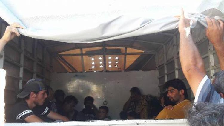 Beton duvarla bölünen Suriye sınırında insan kaçakçılığında Merdiven yöntemi
