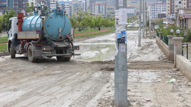 Sağanak yağış Bağlıcayı vurdu