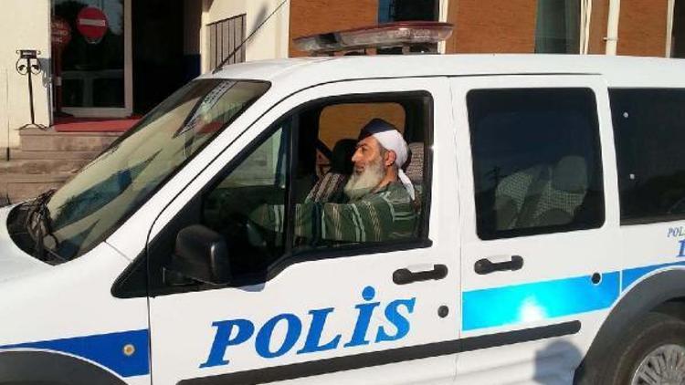 Sarıklı sakallı polis, daha önce tıraşı olmadığı için disiplin cezası almış