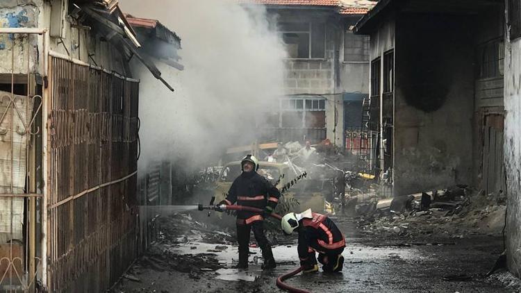 İş yerleri  küle döndü