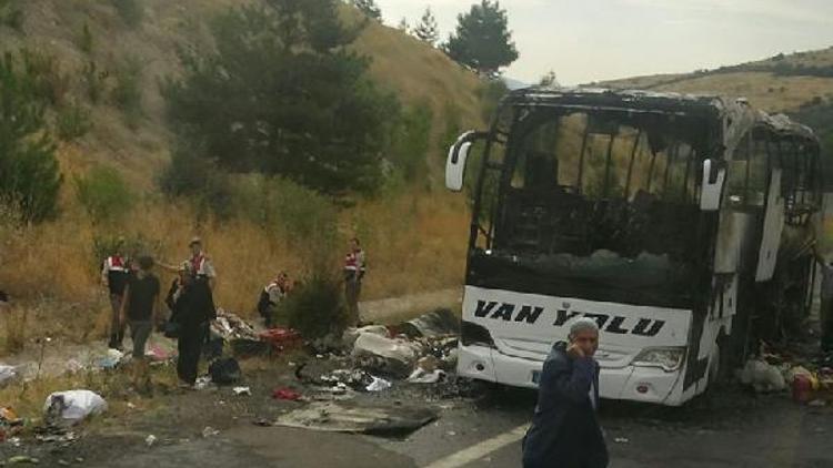 Başkentte seyir halindeki otobüs alev alev yandı