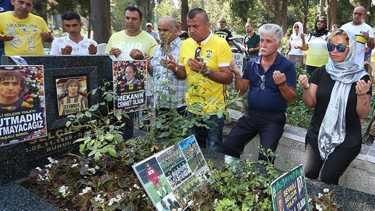 Selçuk Yula, mezarı başında anıldı