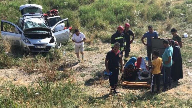Konyada şarampole devrilen otomobilde 5 kişi yaralandı