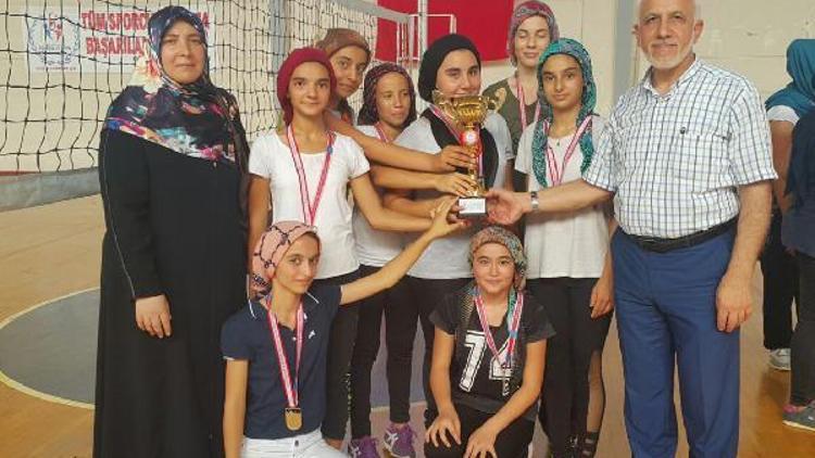 Öğrenciler Voleybol Turnuvasında yarıştı