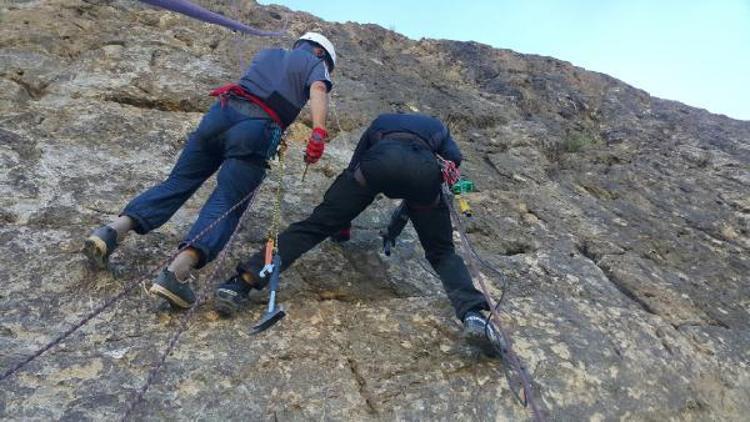 Hakkarili dağcılar tırmanış için yeni rota belirledi