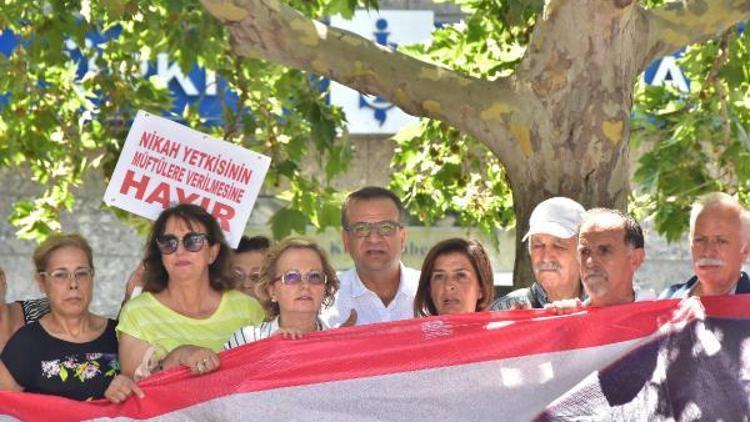 CHP Kadın Kollarından müftü nikahı protestosu