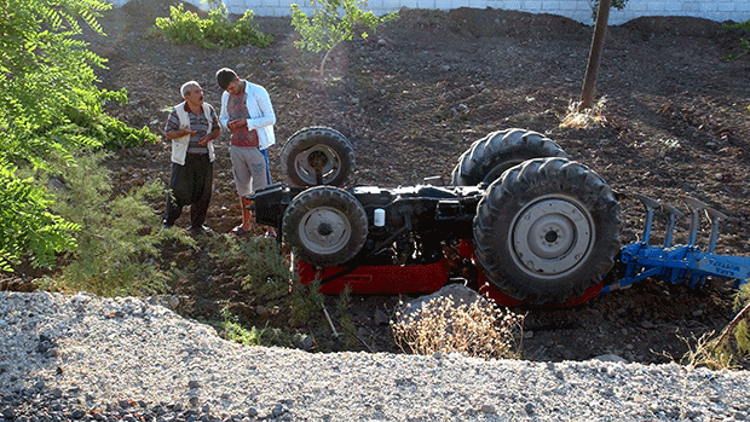 TIR’ın çarptığı traktör, çocukların üzerine devrildi: 2 ölü, 1 yaralı