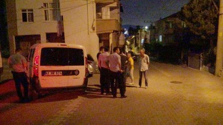 Silahını almak istediği polisin babasının ölümüne neden oldu