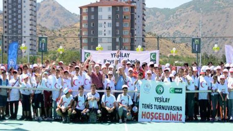 Yeşilayın Bağımlı Kalma Sporla Kal  tenis turnuvası başladı