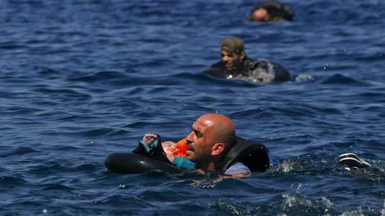 Hollandada mültecilere zorunlu yüzme dersi önerisi
